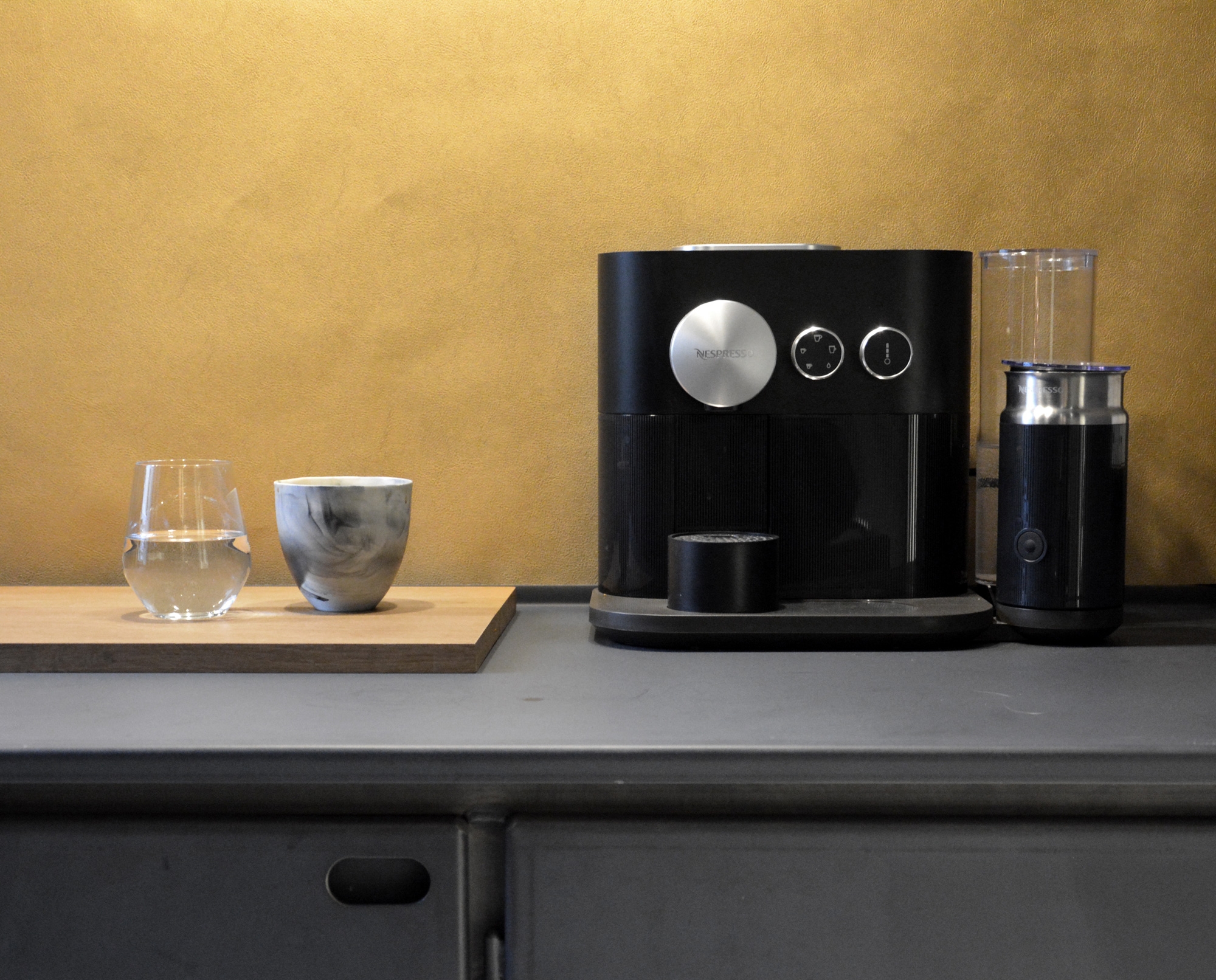 Guld tapet - Læder look