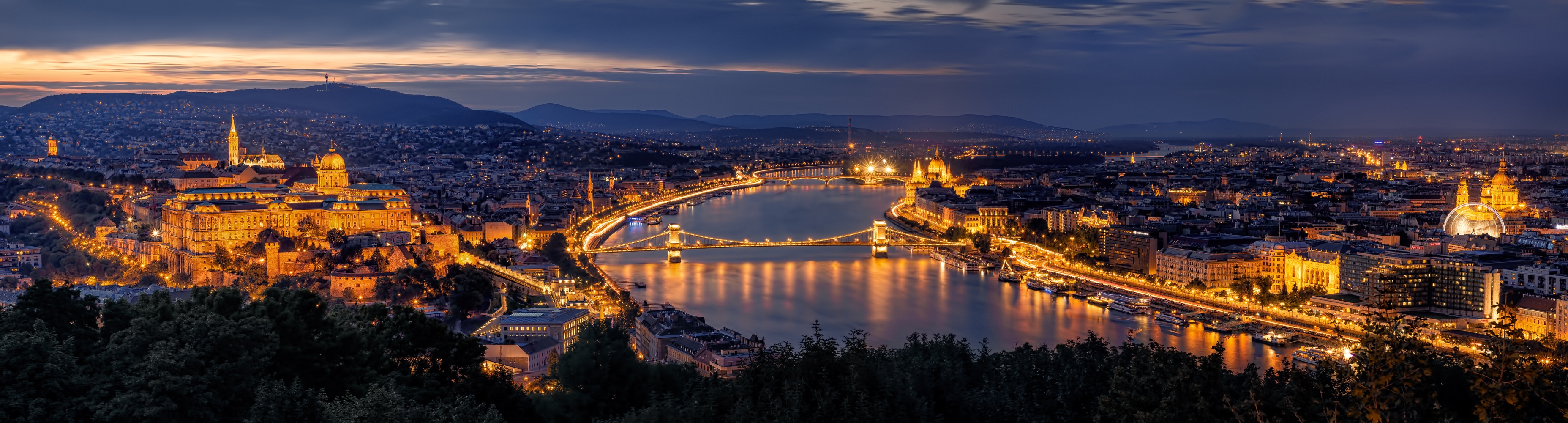 Se Panorama of Budapest hos Picment.dk