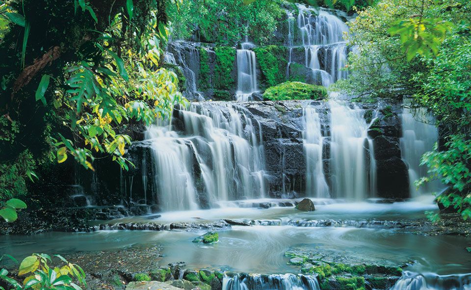 Pura Kaunui Falls 308-256 - Fototapet vandfald